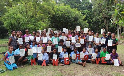 Mangoro Market Meri training young women in rural PNG mangrove science © Ruth Konia/TNC Mangoro Market Meri training young women in rural PNG mangrove science © Ruth Konia/TNC